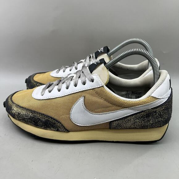 Nike Daybreak Golden Gals Waffle Shoes Women Size 9 Running Comfort Low Sneakers - Picture 3 of 8